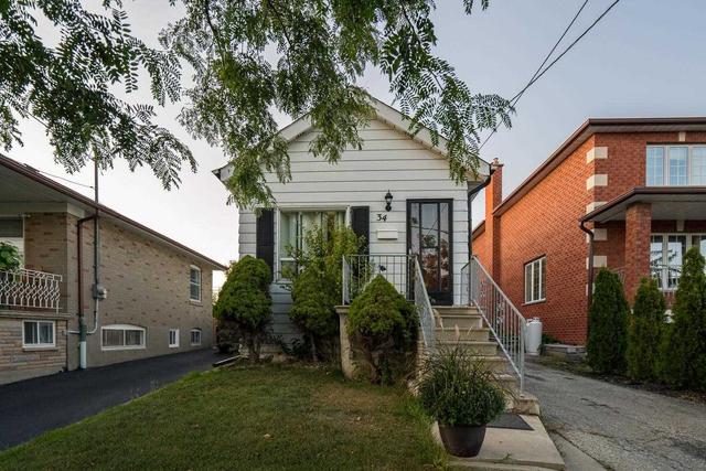 34 Omagh Ave, House detached with 1 bedrooms, 2 bathrooms and 4 parking in Toronto ON | Image 1