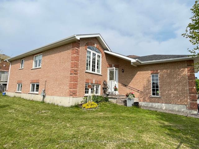 14 Crompton Dr, House detached with 3 bedrooms, 3 bathrooms and 4 parking in Barrie ON | Image 14