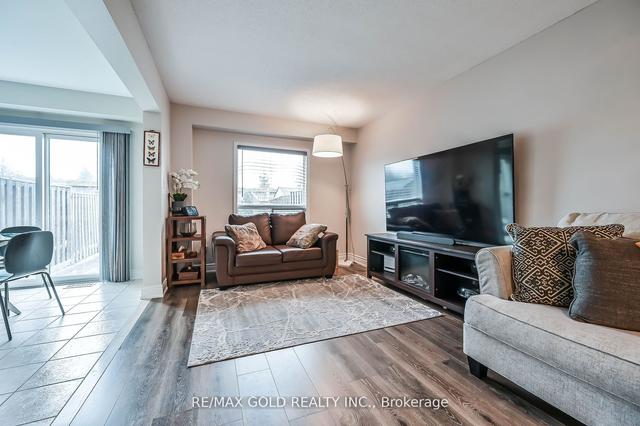 56 Meadow Wood Cres, House attached with 3 bedrooms, 3 bathrooms and 3 parking in Hamilton ON | Image 5