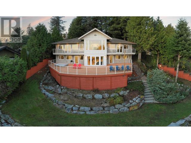 1371 Burnside Road, House detached with 5 bedrooms, 4 bathrooms and 4 parking in West Vancouver BC | Image 2