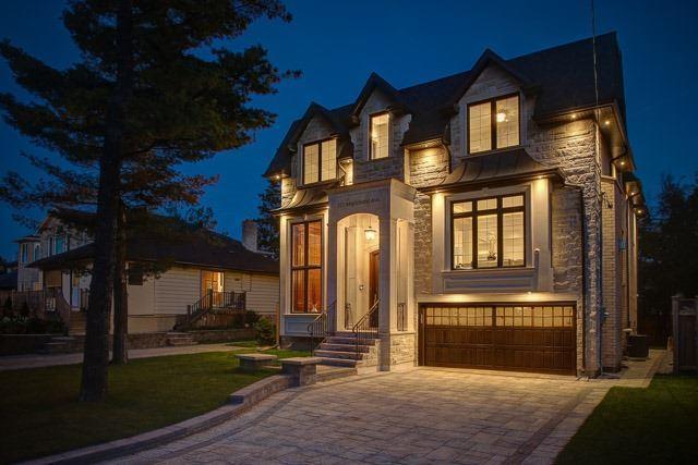 321 Maplehurst Ave, House detached with 4 bedrooms, 6 bathrooms and 5 parking in Toronto ON | Image 2