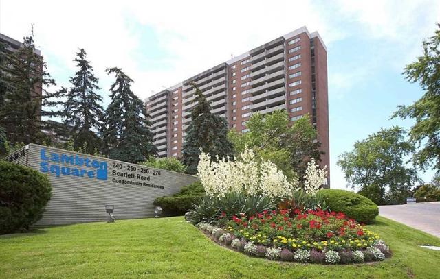 404 - 240 Scarlett Rd, Condo with 3 bedrooms, 2 bathrooms and 1 parking in Toronto ON | Image 1