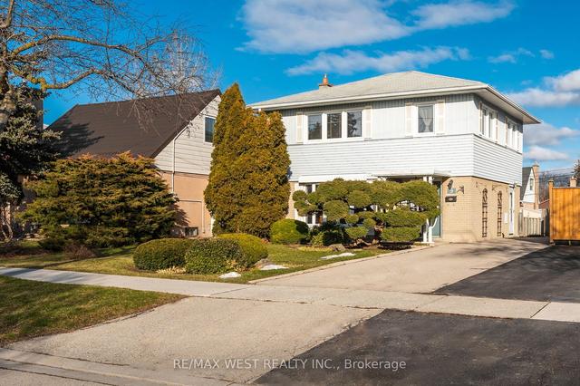 9 Lagos Rd, House detached with 3 bedrooms, 1 bathrooms and 2 parking in Toronto ON | Image 1