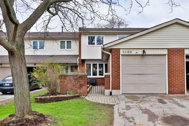 5163 Banting Crt, Townhouse with 3 bedrooms, 2 bathrooms and 3 parking in Burlington ON | Image 1