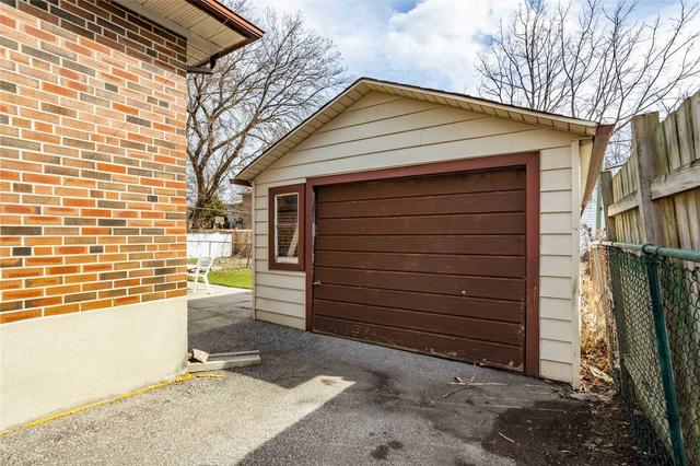 39 Madawaska Ave, House detached with 3 bedrooms, 2 bathrooms and 8 parking in Toronto ON | Image 32