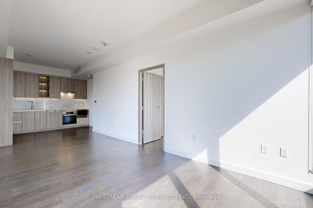 1702 - 95 Mcmahon Dr, Condo with 2 bedrooms, 2 bathrooms and 1 parking in Toronto ON | Image 2