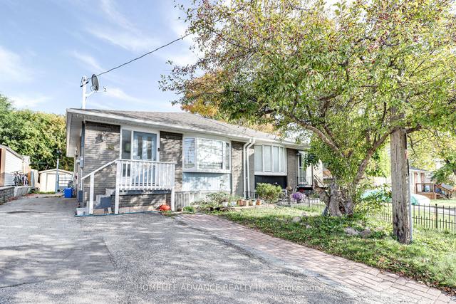 33 Longford Dr, House semidetached with 3 bedrooms, 2 bathrooms and 4 parking in Newmarket ON | Image 1
