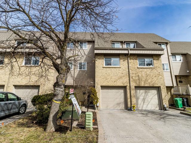 45 Tara Park Cres, Townhouse with 3 bedrooms, 2 bathrooms and 2 parking in Brampton ON | Image 35