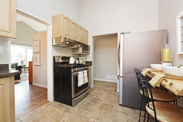 18 Madras Cres, House detached with 3 bedrooms, 2 bathrooms and 5 parking in Toronto ON | Image 7