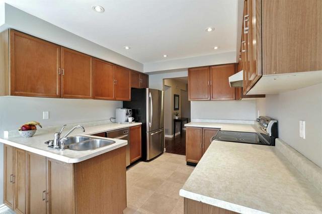 22 Conover Crt, House detached with 4 bedrooms, 4 bathrooms and 4 parking in Brampton ON | Image 6