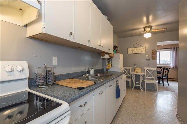 34 Jacobs Sq, House attached with 3 bedrooms, 2 bathrooms and 3 parking in Brampton ON | Image 9