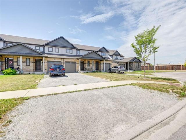 80 Manhattan Court, House attached with 3 bedrooms, 1 bathrooms and 2 parking in St. Catharines ON | Image 12