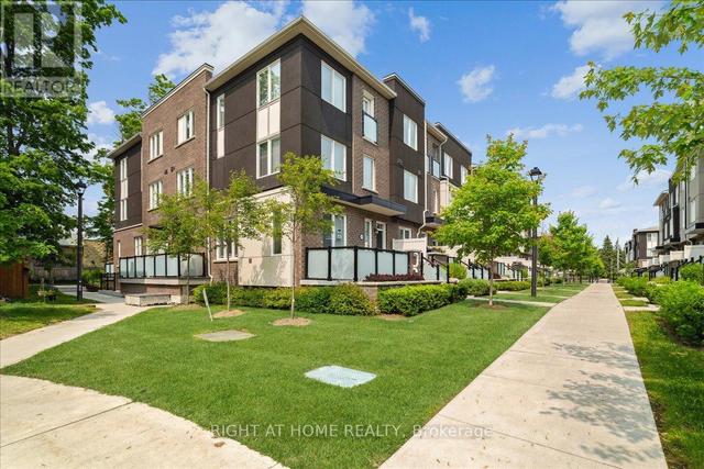 13 - 35 Heron Park Pl, Townhouse with 3 bedrooms, 3 bathrooms and 1 parking in Toronto ON | Image 2