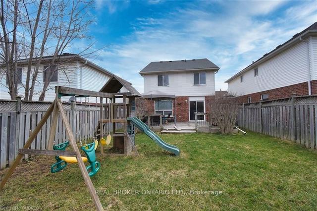48 Newport Dr, House detached with 3 bedrooms, 2 bathrooms and 3 parking in Cambridge ON | Image 19