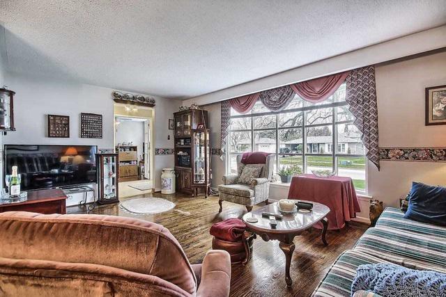 86 Hill Dr, House detached with 3 bedrooms, 1 bathrooms and 5 parking in Aurora ON | Image 9