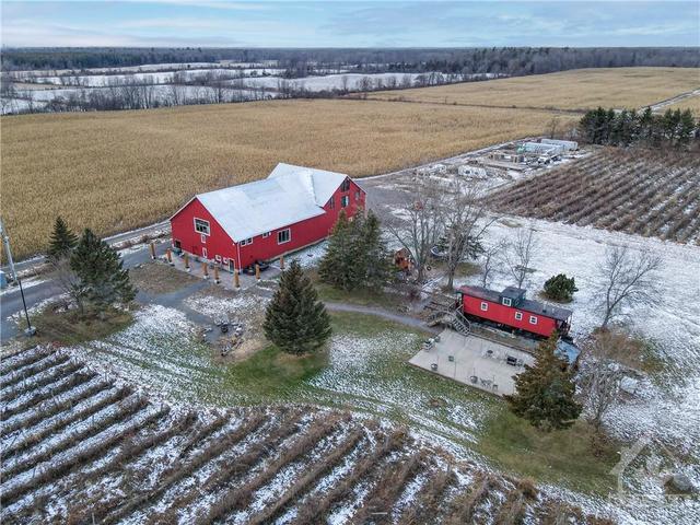 9261 33 Highway, House detached with 5 bedrooms, 4 bathrooms and 10 parking in Greater Napanee ON | Image 2