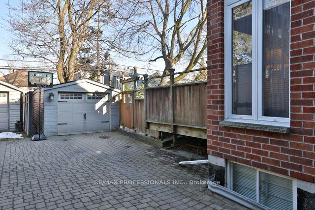 37 Cliveden Ave, House detached with 3 bedrooms, 2 bathrooms and 3 parking in Toronto ON | Image 26