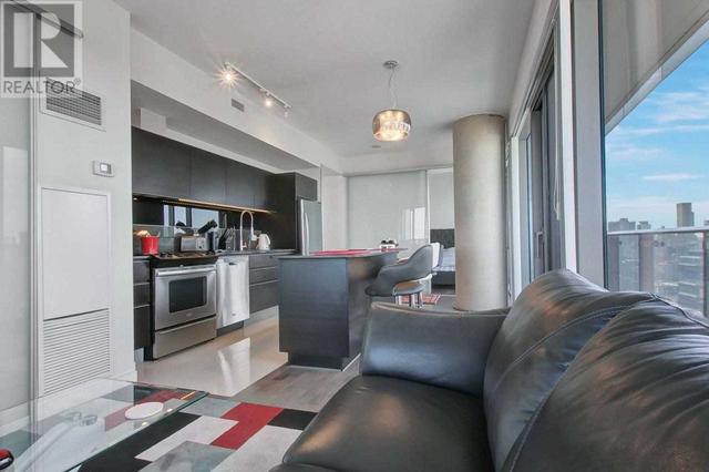 3103 - 70 Distillery Lane, Condo with 2 bedrooms, 2 bathrooms and 1 parking in Toronto ON | Image 3