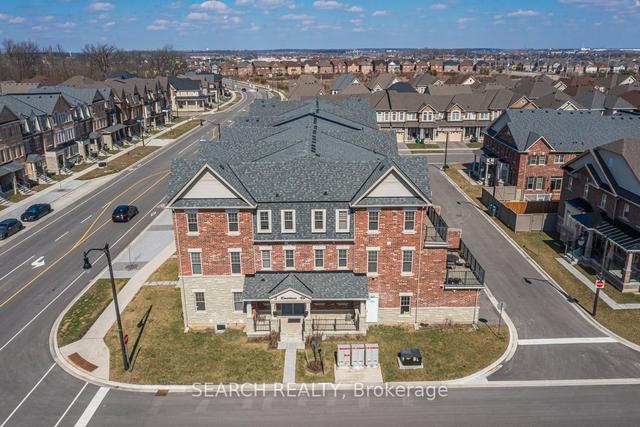 5 Remembrance Rd S, House attached with 5 bedrooms, 5 bathrooms and 4 parking in Brampton ON | Image 1