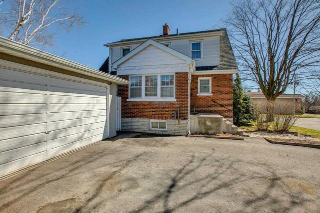 168 Cadillac Ave N, House detached with 3 bedrooms, 2 bathrooms and 5 parking in Oshawa ON | Image 36