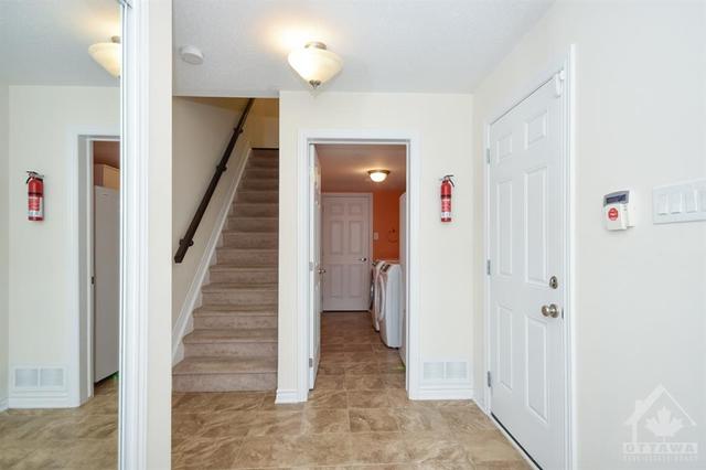 514 Snow Goose Street, Townhouse with 2 bedrooms, 3 bathrooms and 2 parking in Ottawa ON | Image 3