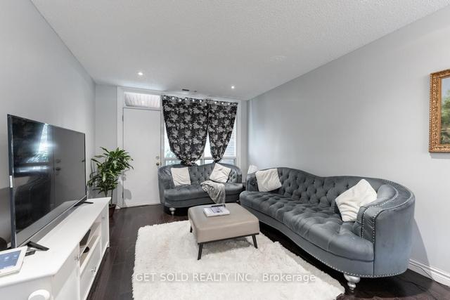 886 - 34 Tandridge Cres, Townhouse with 3 bedrooms, 2 bathrooms and 2 parking in Toronto ON | Image 21