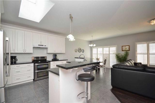 2217 Nevils St, House detached with 2 bedrooms, 2 bathrooms and 4 parking in Innisfil ON | Image 4