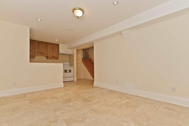 3 bsmnt - 624 Huron St, House other with 2 bedrooms, 2 bathrooms and 0 parking in Toronto ON | Image 3