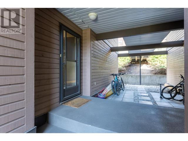 2220 Golf Course Drive, House attached with 2 bedrooms, 2 bathrooms and 2 parking in West Kelowna BC | Image 16