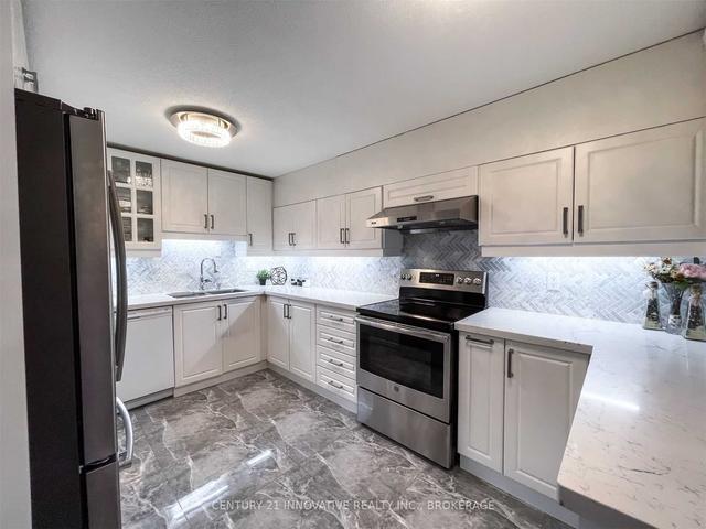 55 - 130 Ling Rd, Townhouse with 3 bedrooms, 2 bathrooms and 1 parking in Toronto ON | Image 7