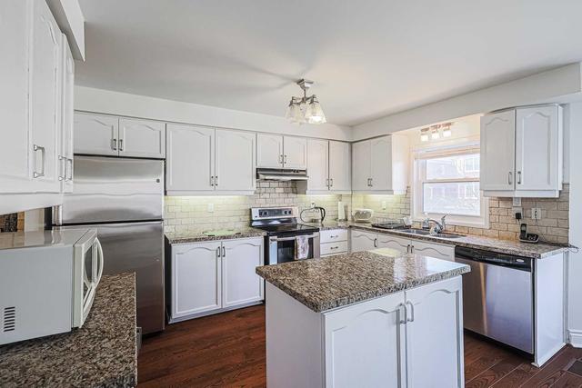 102 Leah Cres, Townhouse with 3 bedrooms, 4 bathrooms and 4 parking in Vaughan ON | Image 9