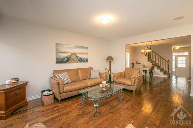 206 Aquilo Crescent, Townhouse with 3 bedrooms, 3 bathrooms and 2 parking in Ottawa ON | Image 12
