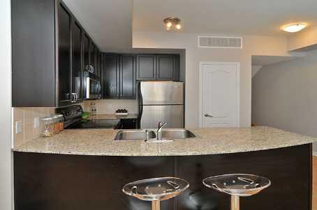 th-18 - 80 Carr St, Townhouse with 2 bedrooms, 2 bathrooms and 1 parking in Toronto ON | Image 2