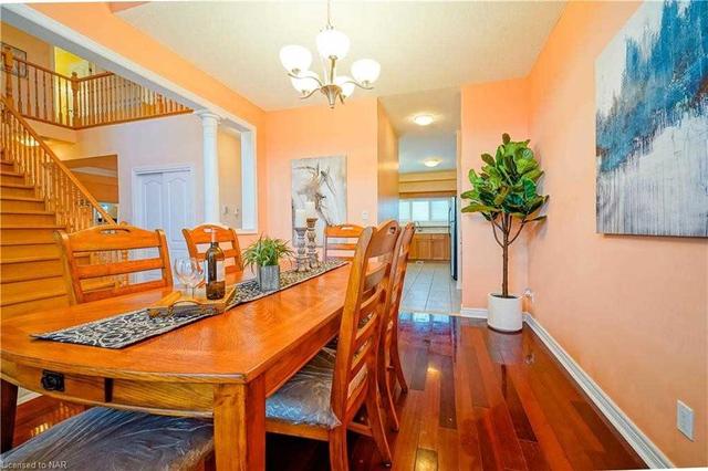15 Damson St, House detached with 3 bedrooms, 3 bathrooms and 6 parking in St. Catharines ON | Image 2