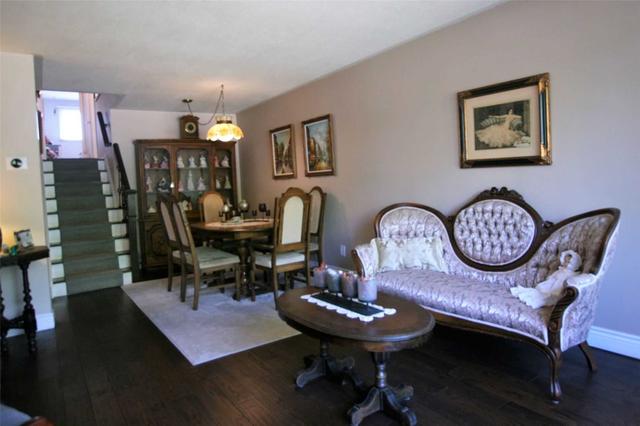 2446 Barcella Cres, House semidetached with 4 bedrooms, 2 bathrooms and 3 parking in Mississauga ON | Image 3