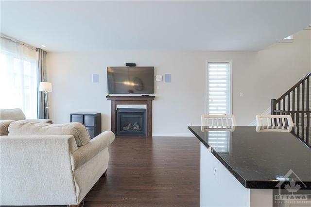 4382 Kelly Farm Drive, Townhouse with 3 bedrooms, 3 bathrooms and 2 parking in Ottawa ON | Image 15
