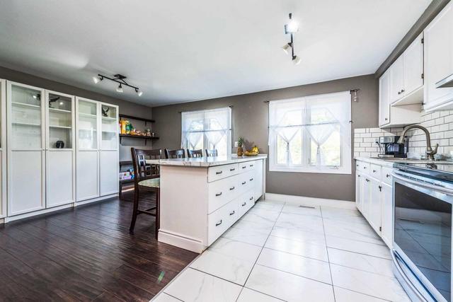 6932 Bilbao Lane, House semidetached with 3 bedrooms, 2 bathrooms and 3 parking in Mississauga ON | Image 3