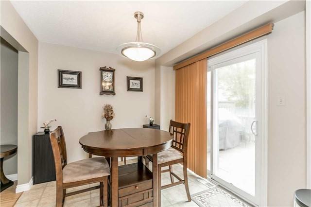 210 Kozlov St, House detached with 3 bedrooms, 2 bathrooms and 2 parking in Barrie ON | Image 5