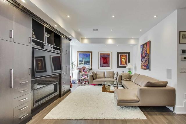 1b Lynwood Ave, House attached with 3 bedrooms, 4 bathrooms and 3 parking in Toronto ON | Image 3