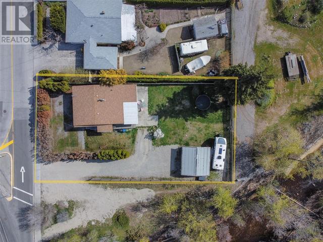 730 Eckhardt Avenue, House detached with 2 bedrooms, 1 bathrooms and 2 parking in Penticton BC | Image 2