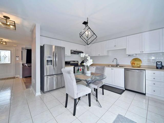 63 Sonoma Blvd, House attached with 2 bedrooms, 3 bathrooms and 2 parking in Vaughan ON | Image 17