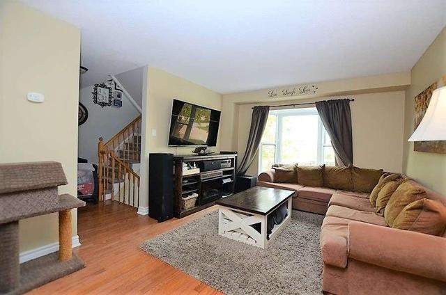 44 Lakeview Crt, House semidetached with 3 bedrooms, 2 bathrooms and 2 parking in Orangeville ON | Image 2