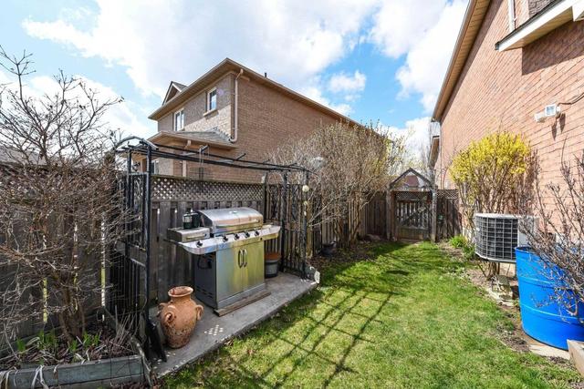 58 Twin Pines Cres, House detached with 3 bedrooms, 3 bathrooms and 4 parking in Brampton ON | Image 20