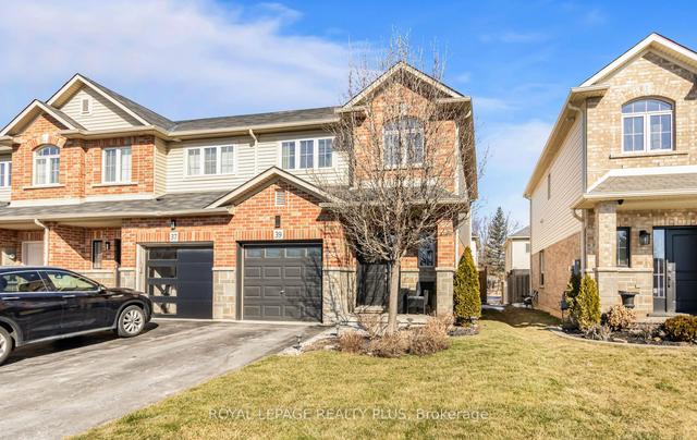 39 Redcedar Cres, House attached with 3 bedrooms, 3 bathrooms and 2 parking in Hamilton ON | Image 1