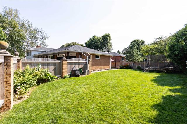 2144 Sandringham Dr, House detached with 3 bedrooms, 3 bathrooms and 6 parking in Burlington ON | Image 35