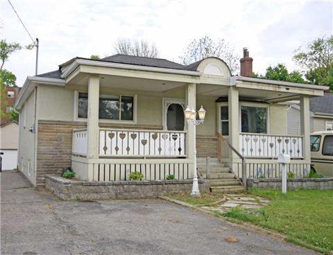 33 Lincoln St, House detached with 2 bedrooms, 2 bathrooms and 5 parking in Ajax ON | Image 2