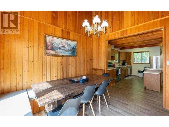 5271 Meadow Creek Crescent, House detached with 3 bedrooms, 2 bathrooms and 4 parking in Columbia Shuswap F BC | Image 10