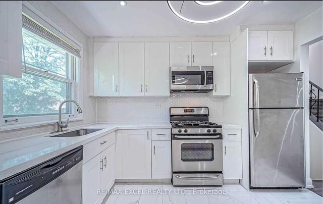 38 Centre Ave, House detached with 5 bedrooms, 2 bathrooms and 5 parking in Toronto ON | Image 12