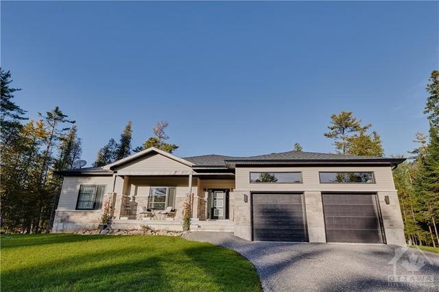 248 Stonewalk Way, House detached with 3 bedrooms, 2 bathrooms and 8 parking in Ottawa ON | Image 1