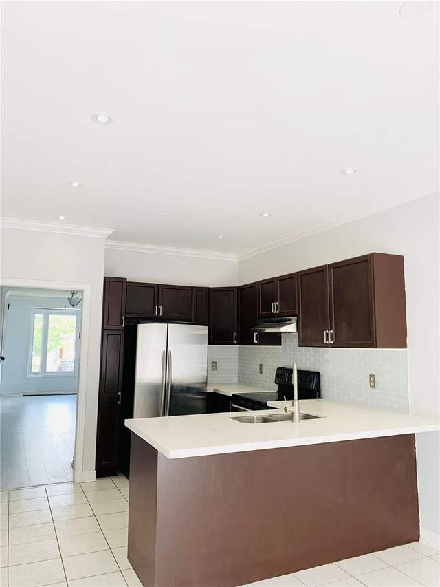 (upper) - 197 Matthew Dr, House detached with 3 bedrooms, 2 bathrooms and 3 parking in Vaughan ON | Image 11